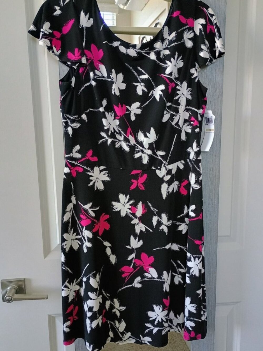 🩷      BNWT LONDON TIMES BLACK PINK WHITE FLORAL DRESS, SCOOP BACK WITH RUFFLE